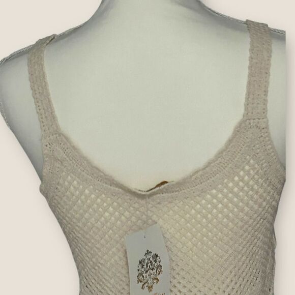 Rebellion | NWT Women's Ivory Floral Crocheted Crop Top. Size M - Picture 9 of 10